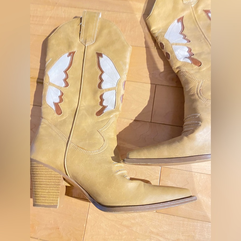 🧚‍♀️3for50$ Butterfly cowboy boots